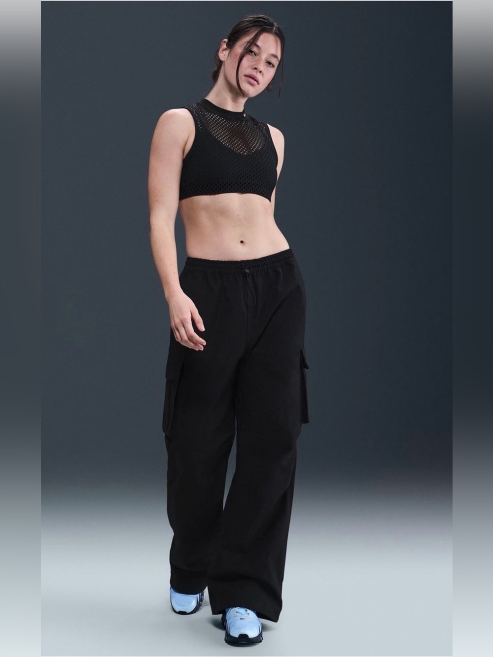Women’s Nike Black Mid-Rise Oversized Cargo Pants, size S